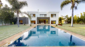 Villa S- Luxurious 8 masterbedrooms villa on 3000m2, close to all amenities, Golf and heart of Souissi